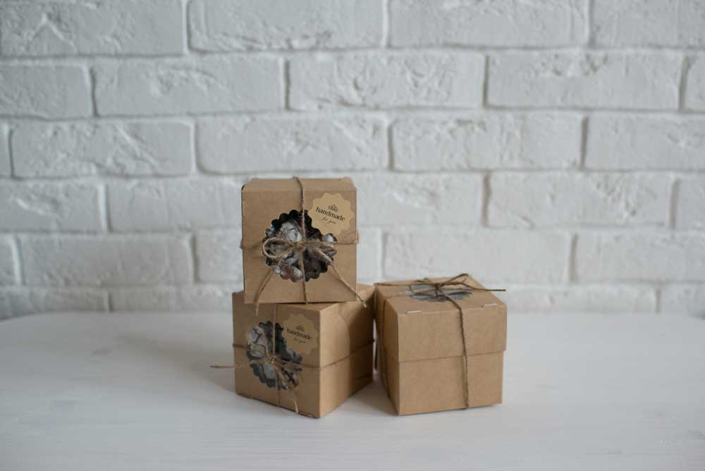 darilne-škatle-iz-kartona-1